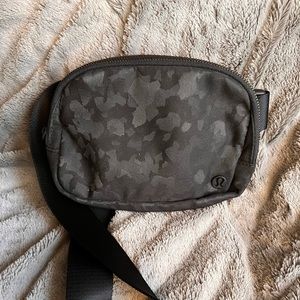 Lululemon Everywhere Belt Bag - Fragment Camo Jacquard Black Deep Coal